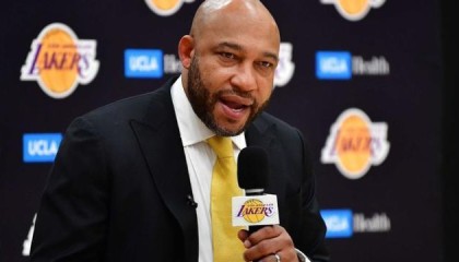 九游体育怎么买球-湖人新帅带来强硬标签 希望韦少投入防守做出牺牲