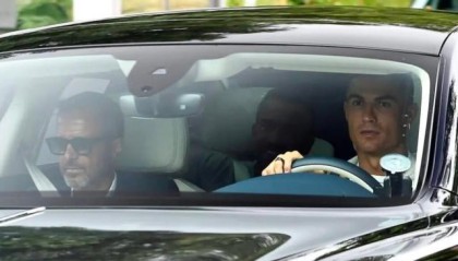 九游体育怎么买球-C罗为何执意离开曼联？欧冠为何对他如此重要？