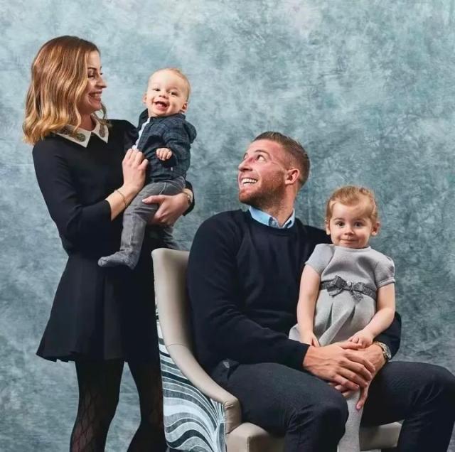 1658029892272010608.jpg 1658029186790.jpg